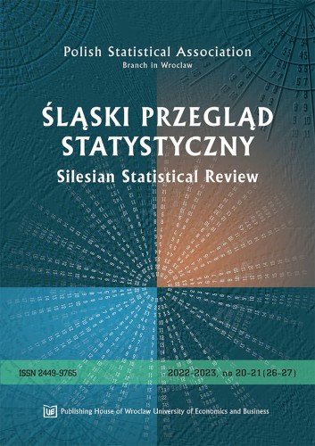 Okładka utrzymana w kolorach zieleni i brązu. U góry biały tytuł, na środku jak promyki słońca rozchodzą się ciągi liczb. U dołu na jasnozielonym pasku kolejny numer czasopisma.